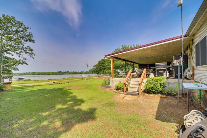 Cozy Lake Eufaula Hideaway w / Fire Pit & Hot Tub!