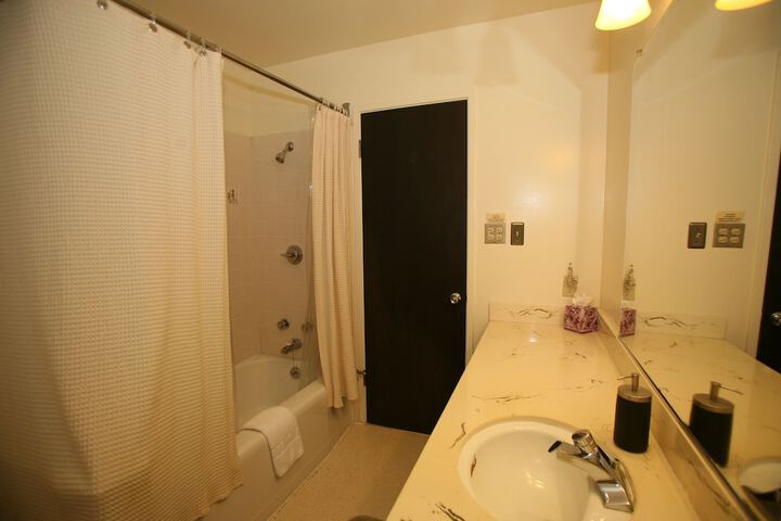 Room 8 of 19