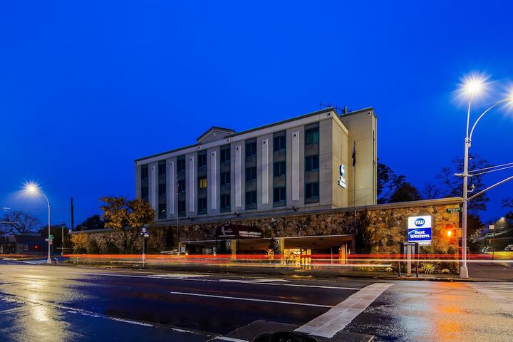 Hotel 4 of 30