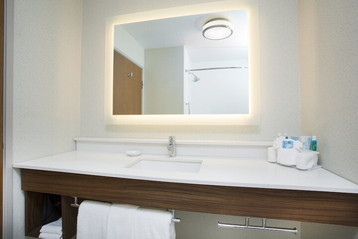 Room 16 of 38
