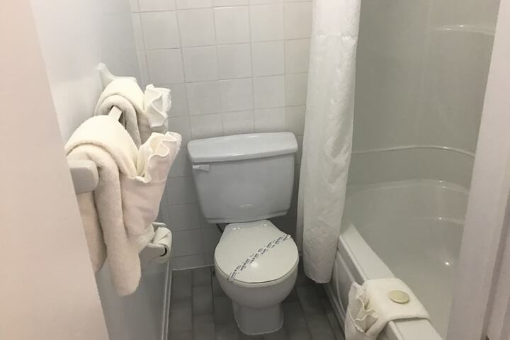 Room 8 of 10