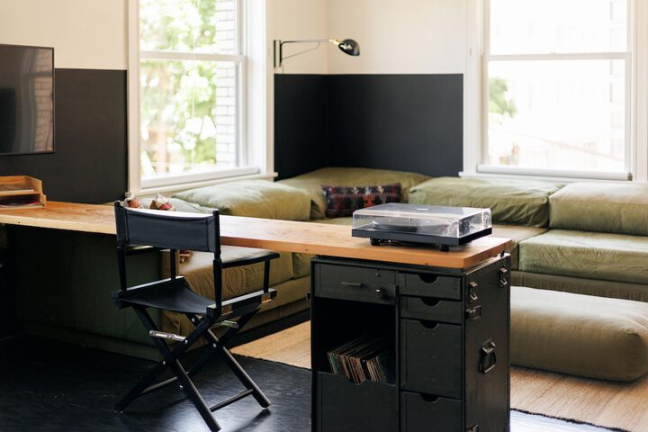 Room 16 of 76