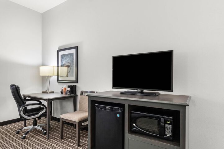 Quality Inn & Suites Pearsall