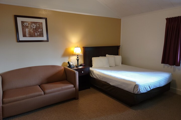 Hickory Grove Motor Inn
