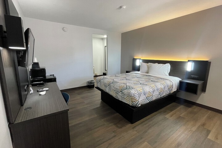 Room 9 of 26
