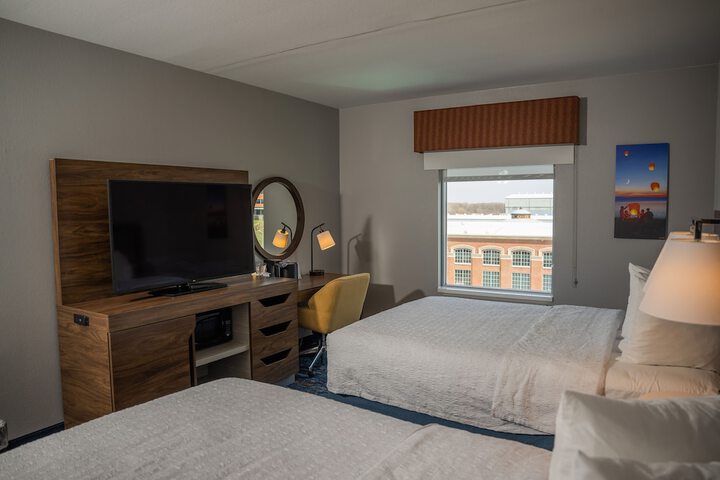 Hampton Inn & Suites Erie Bayfront