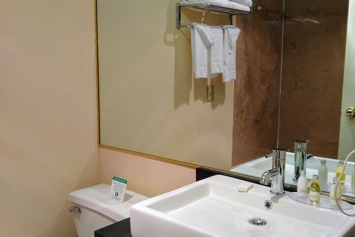 Room 35 of 48