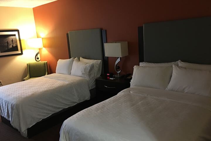 Room 12 of 25
