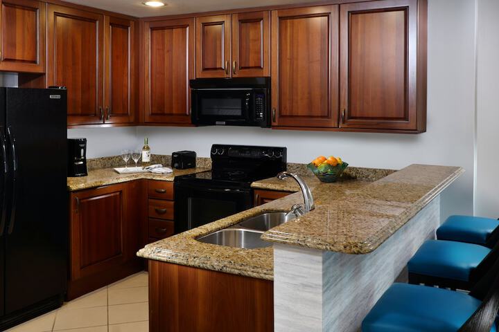 Naples Bay Resort & Marina