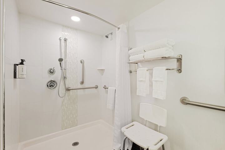 Crowne Plaza Albany - The Desmond Hotel by IHG