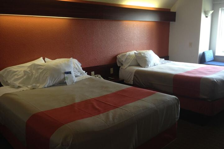 Room 26 of 38