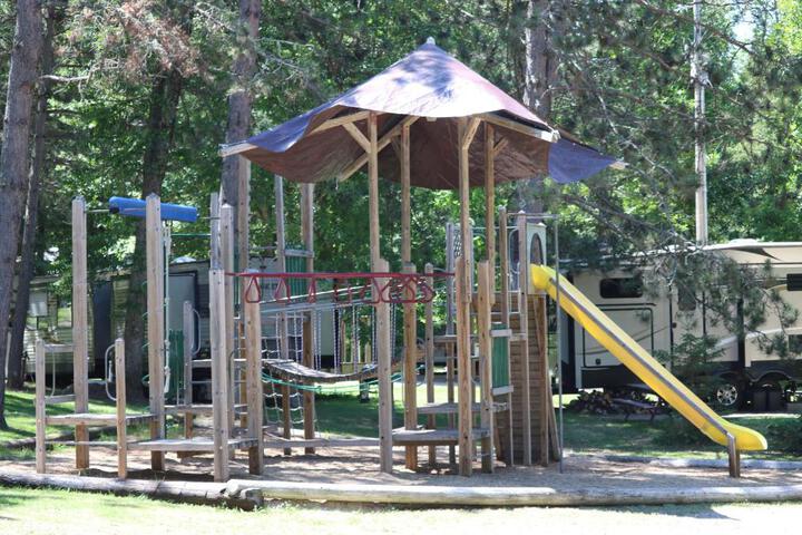Cabin O Pines - a Family Friendly Resort