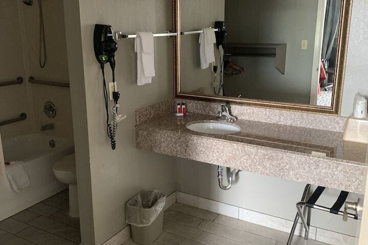 Room 30 of 40