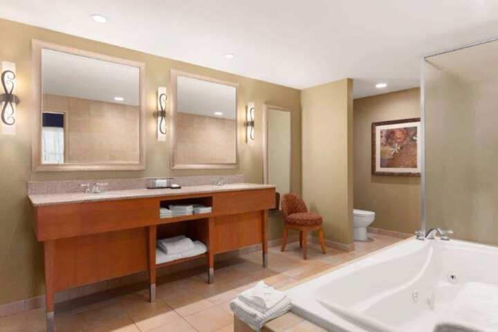 Embassy Suites Northwest Arkansas - Hotel Spa & Convention