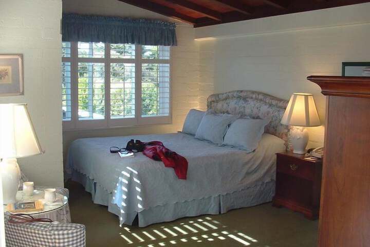 Room 33 of 74