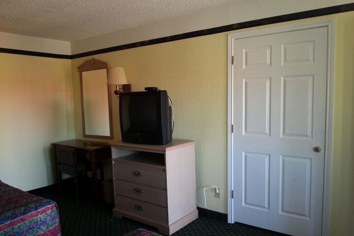 Room 13 of 26