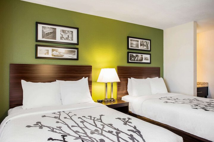 Room 16 of 28