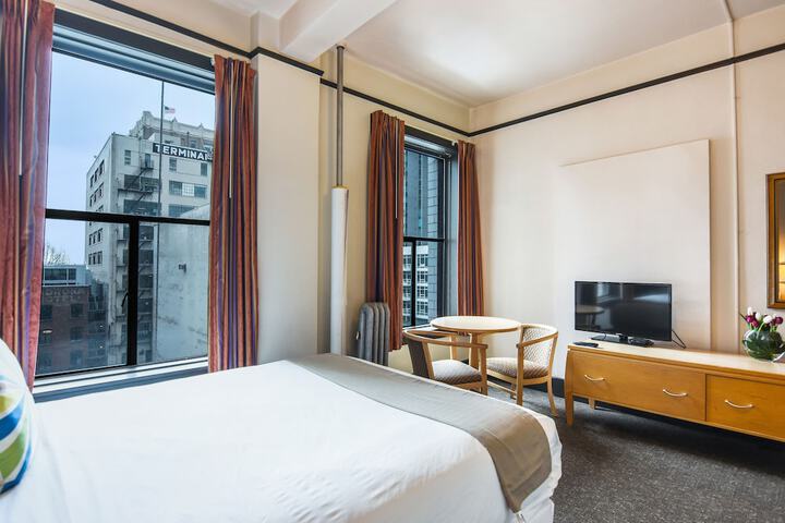 Room 17 of 24