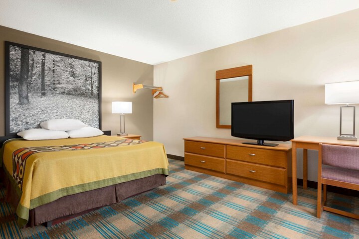 Room 22 of 37