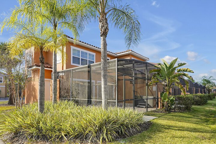 Regal Oaks Resort Vacation Townhomes by IDILIQ