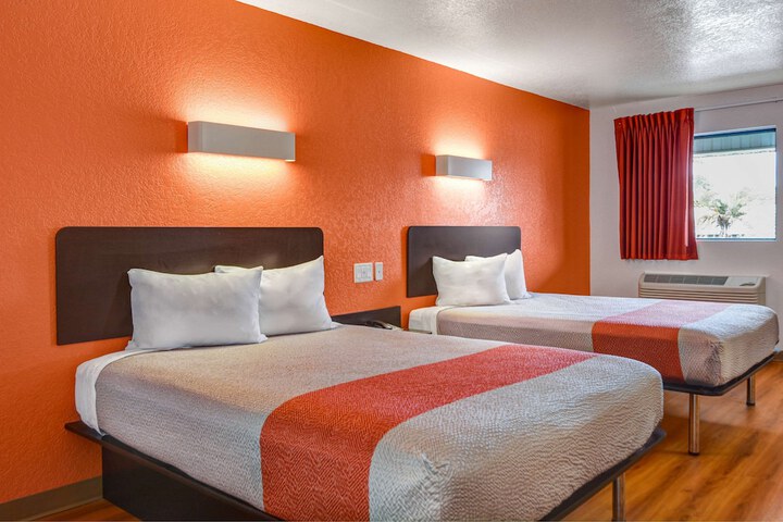 Room 10 of 22
