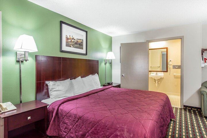 Room 18 of 28