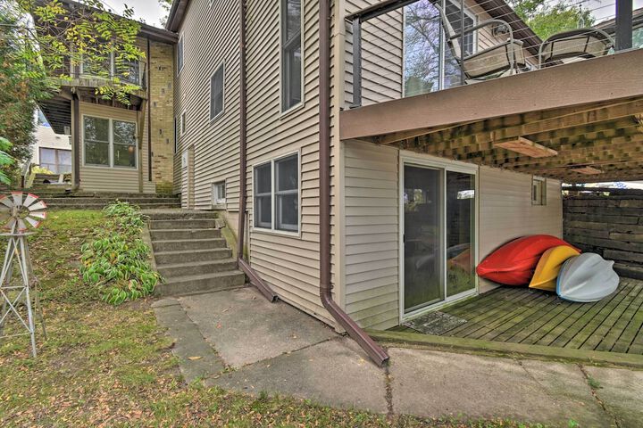Spacious Lakehouse w / Deck Kayaks, & Dock!