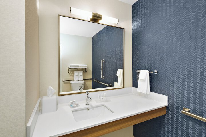 Room 16 of 25
