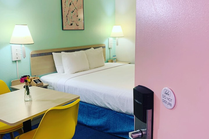 Room 20 of 74