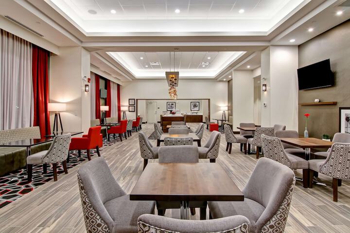 Hampton Inn & Suites by Hilton Grande Prairie