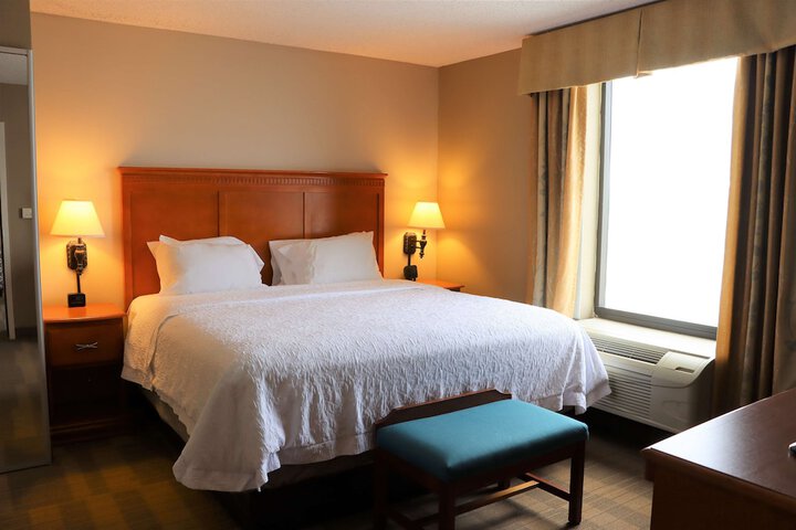 Room 37 of 62