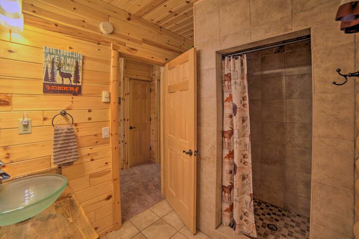 Updated Manistique Log Cabin Yard & Fire Pit