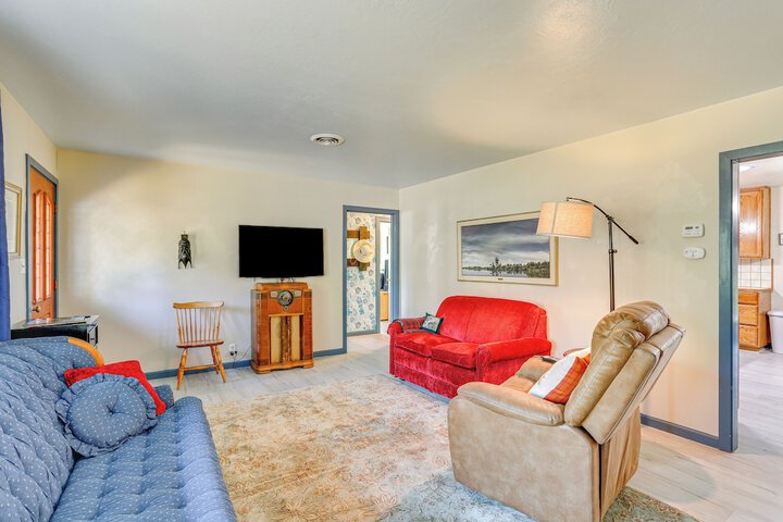 Burney Cottage w / Game Room: Walk to Town!