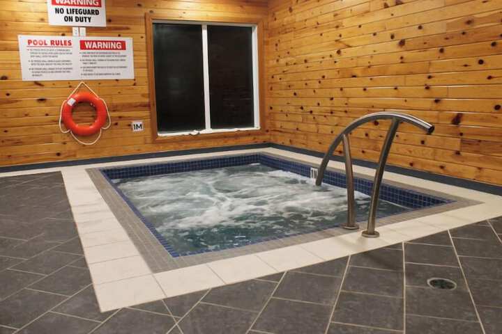 Roadhouse 52 Inn & Suites