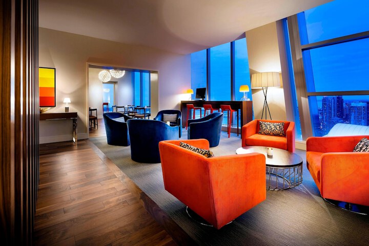 Lounge 109 of 131