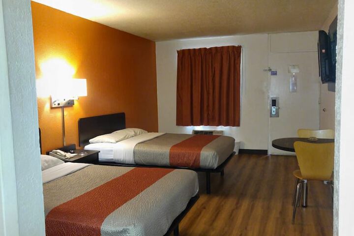 Room 9 of 26