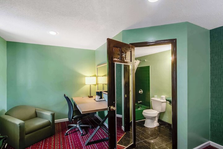 Room 14 of 34