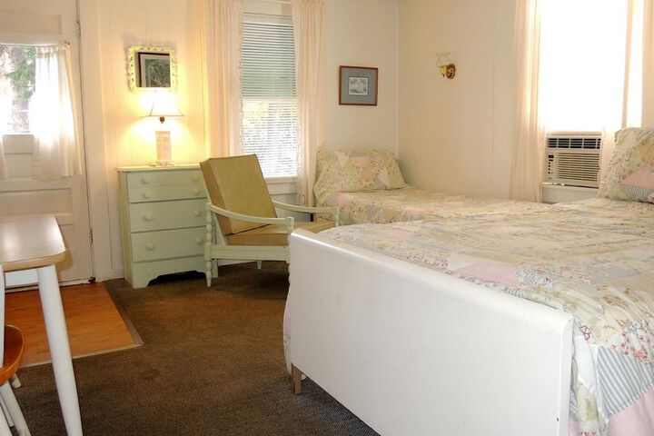 Shorelands Guest Resort and Cottages