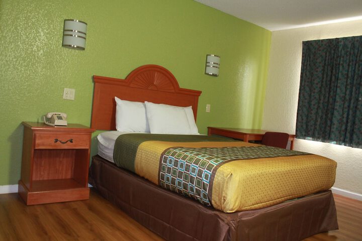 Room 5 of 20