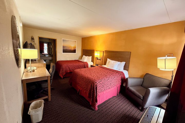 Days Inn by Wyndham Seymour