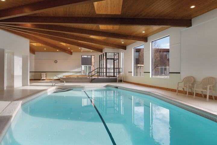 Delta Hotels by Marriott Helena Colonial