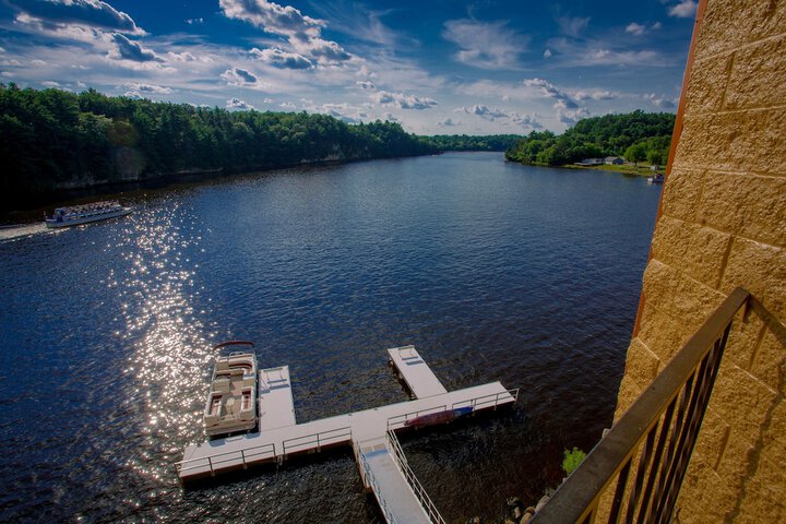 Natura Vue Resort & Boathouse