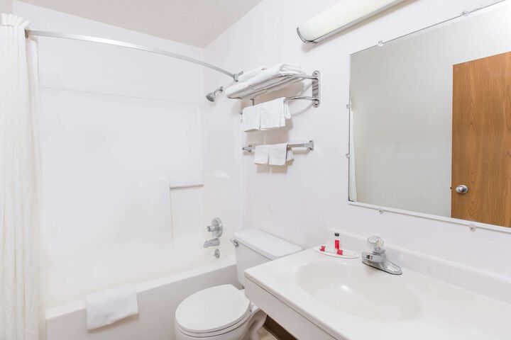 Room 6 of 16