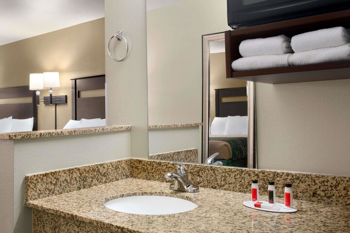 Room 6 of 20