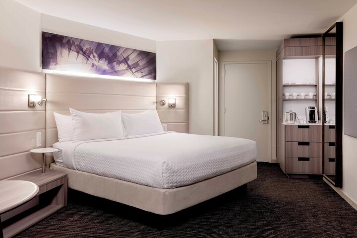 Room 33 of 67