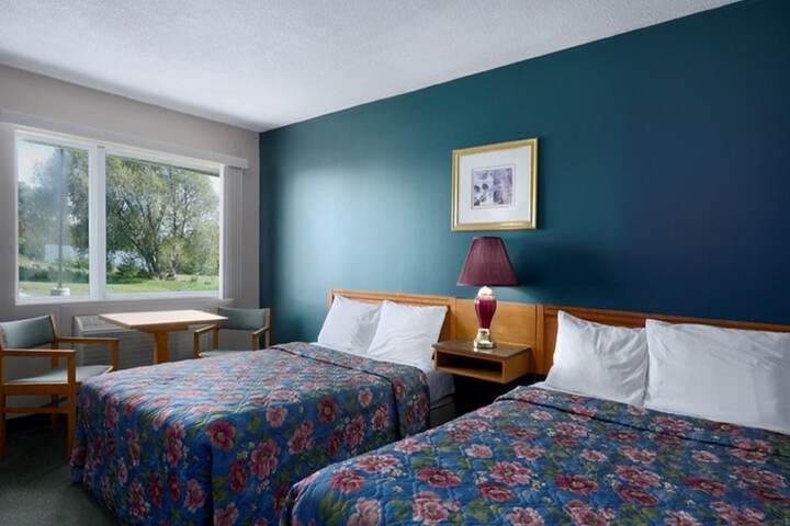 Room 9 of 18