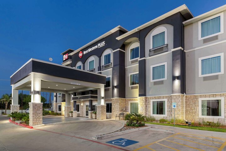 Hotel 2 of 35