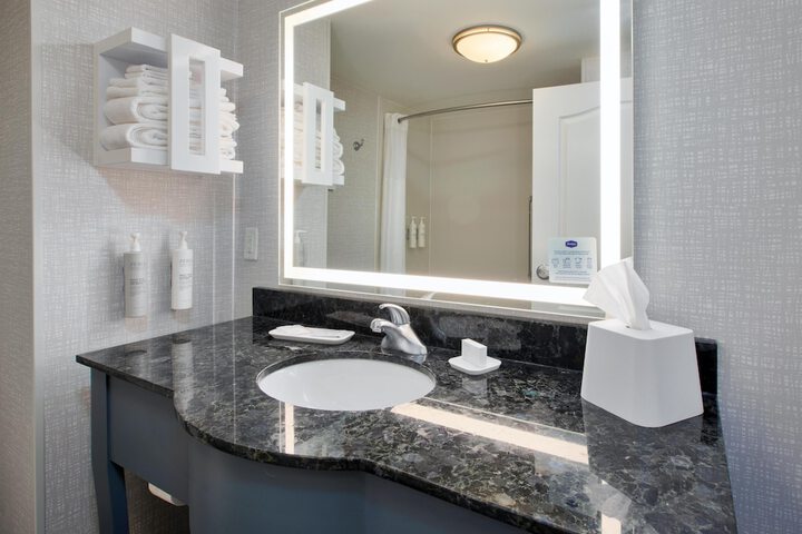 Hampton Inn & Suites St. Cloud MN