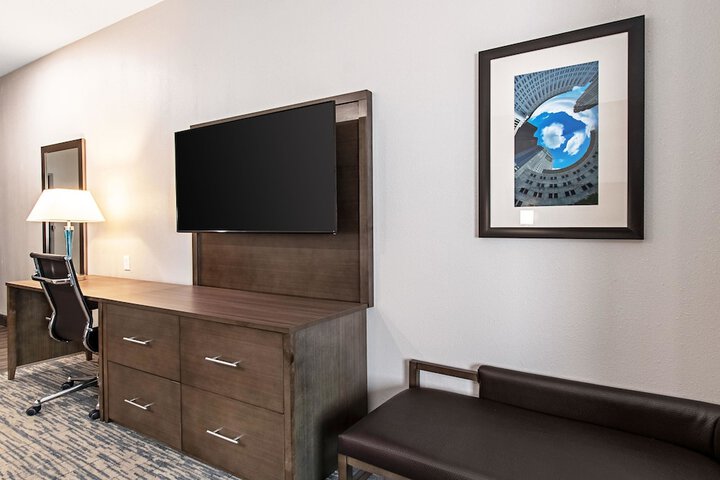 Room 11 of 38