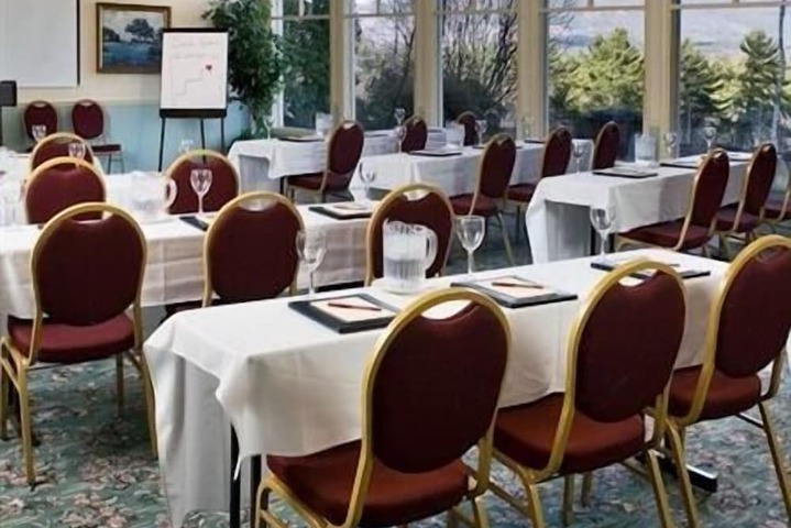 The White Mountain Hotel & Resort